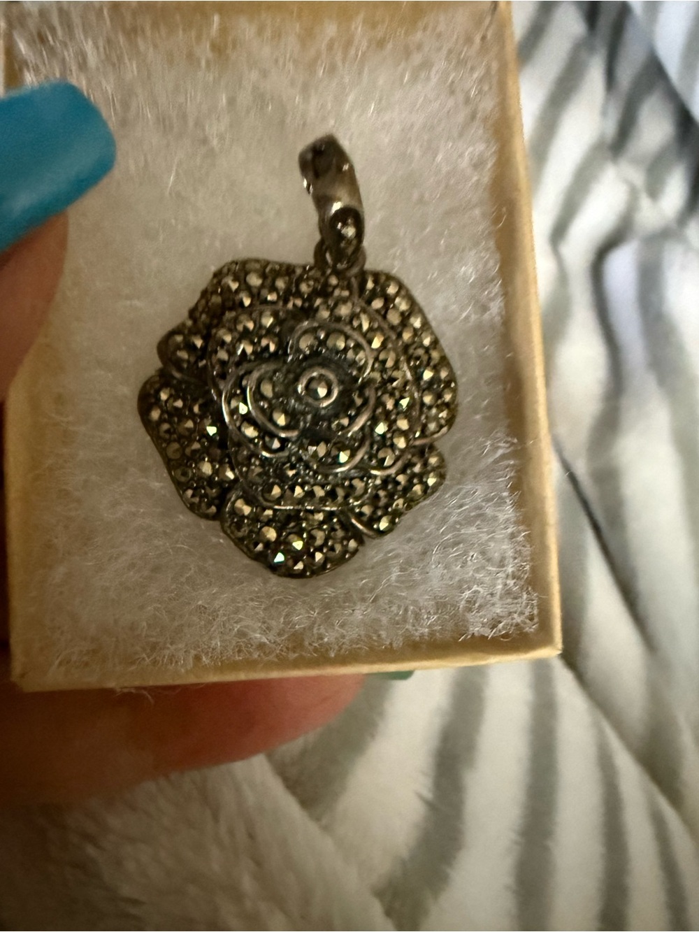 Vintage 3D 925 marcasite rose pendant the clasp is a little loose it’s beautiful
